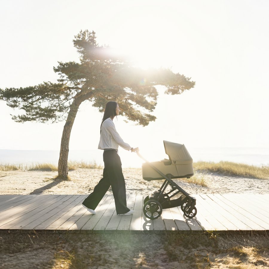 Nähe bei jedem Schritt: Der neue Kinderwagen „Thule Charm 2 in 1“