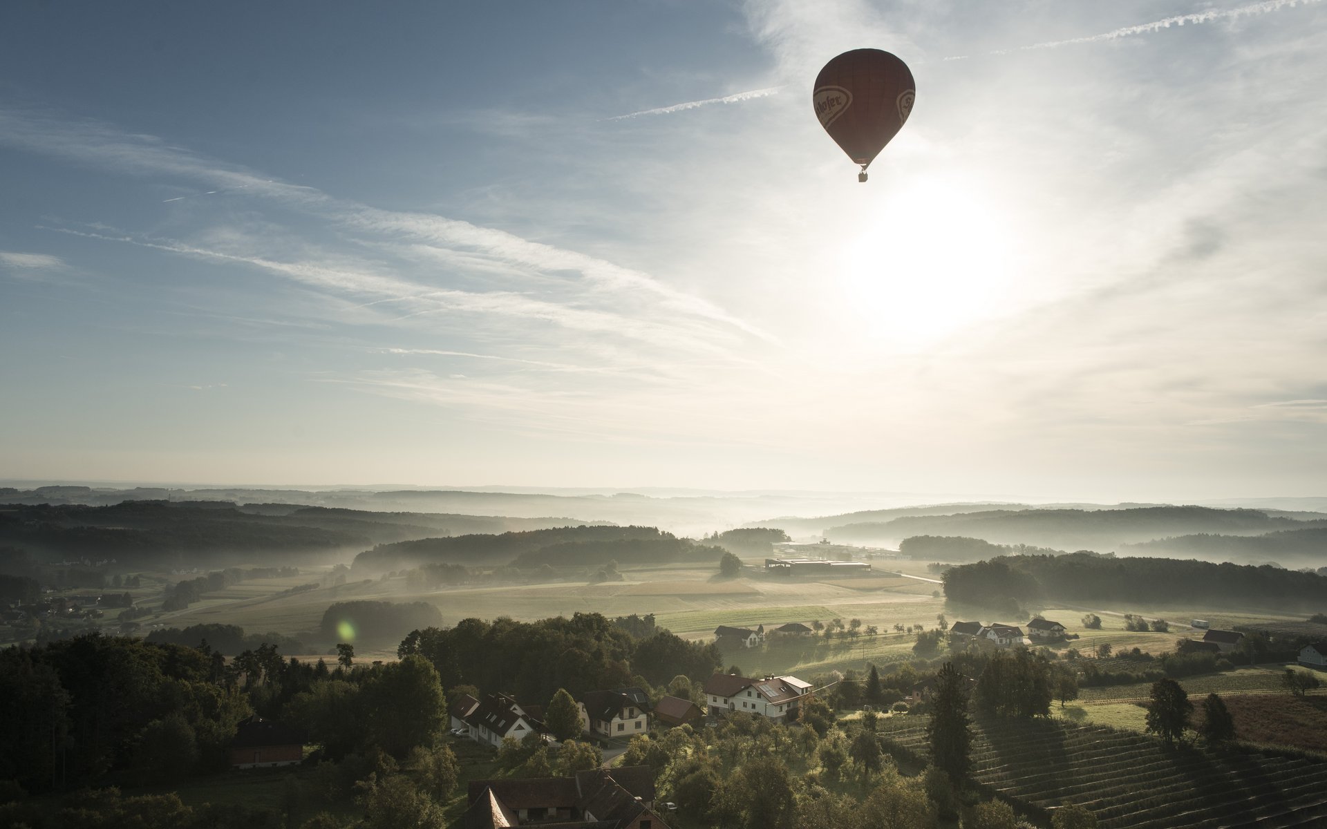 Heißluftballlon in der Luft