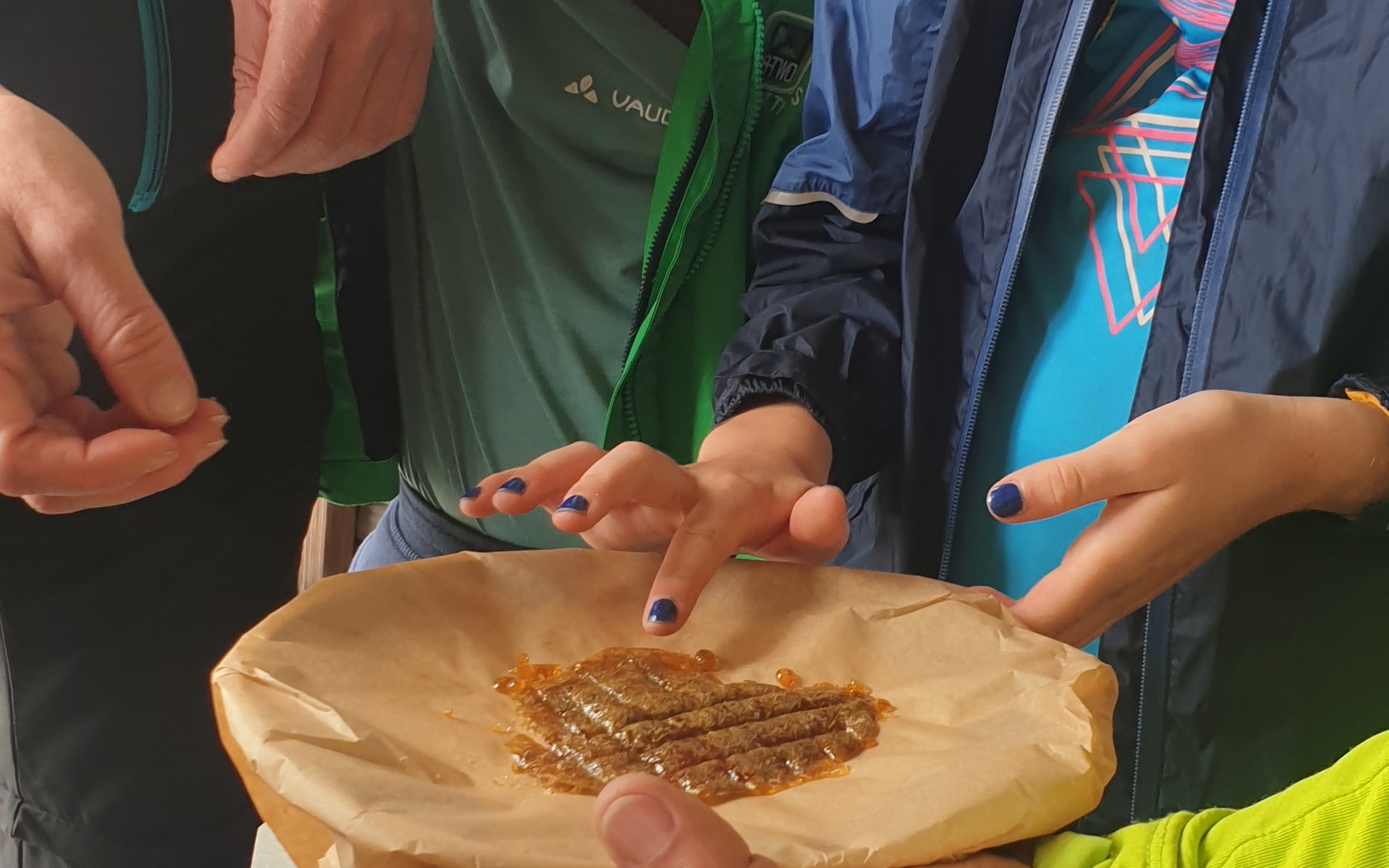 Verkostung von selbstgemachten Kräuterzuckerl