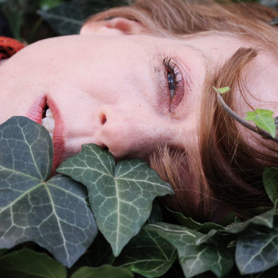 TREIBGUT / Tanztheater von und mit Nadja Puttner