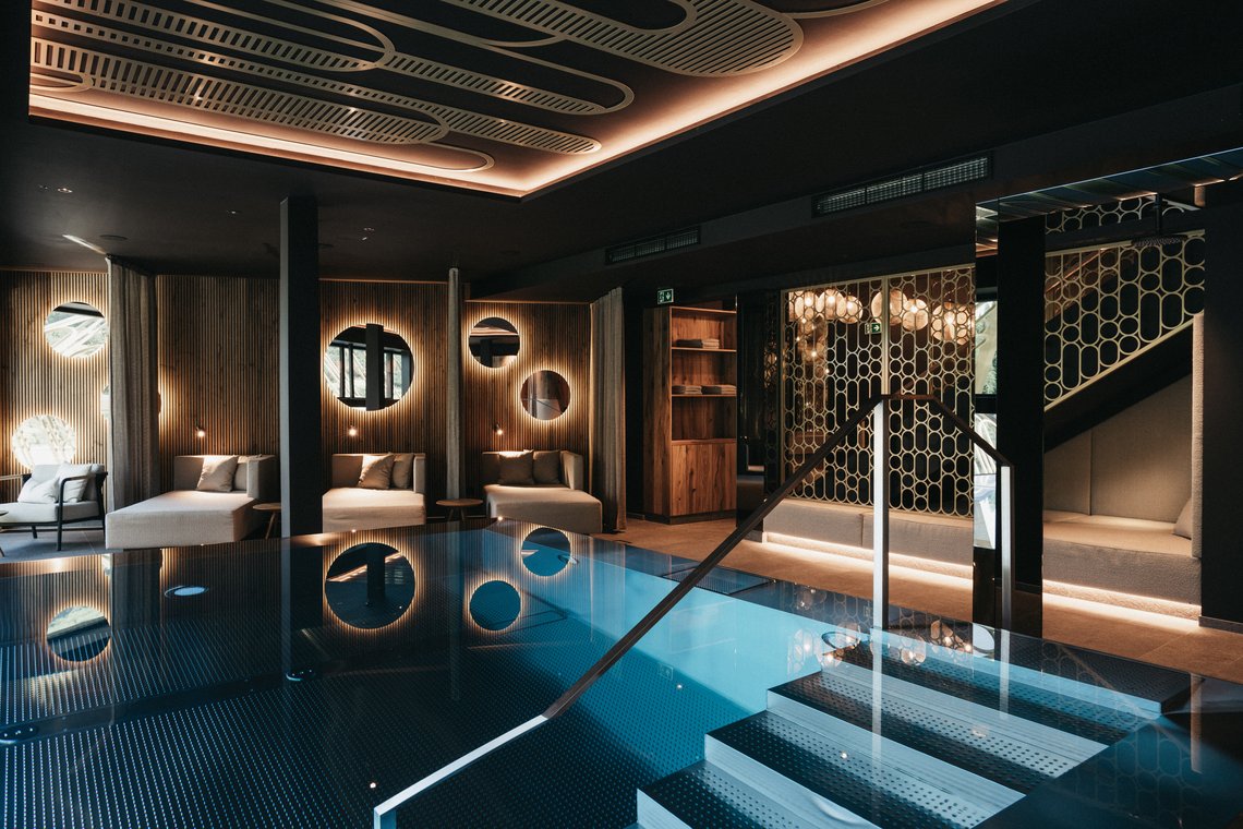 Pool mit Lichteffekten