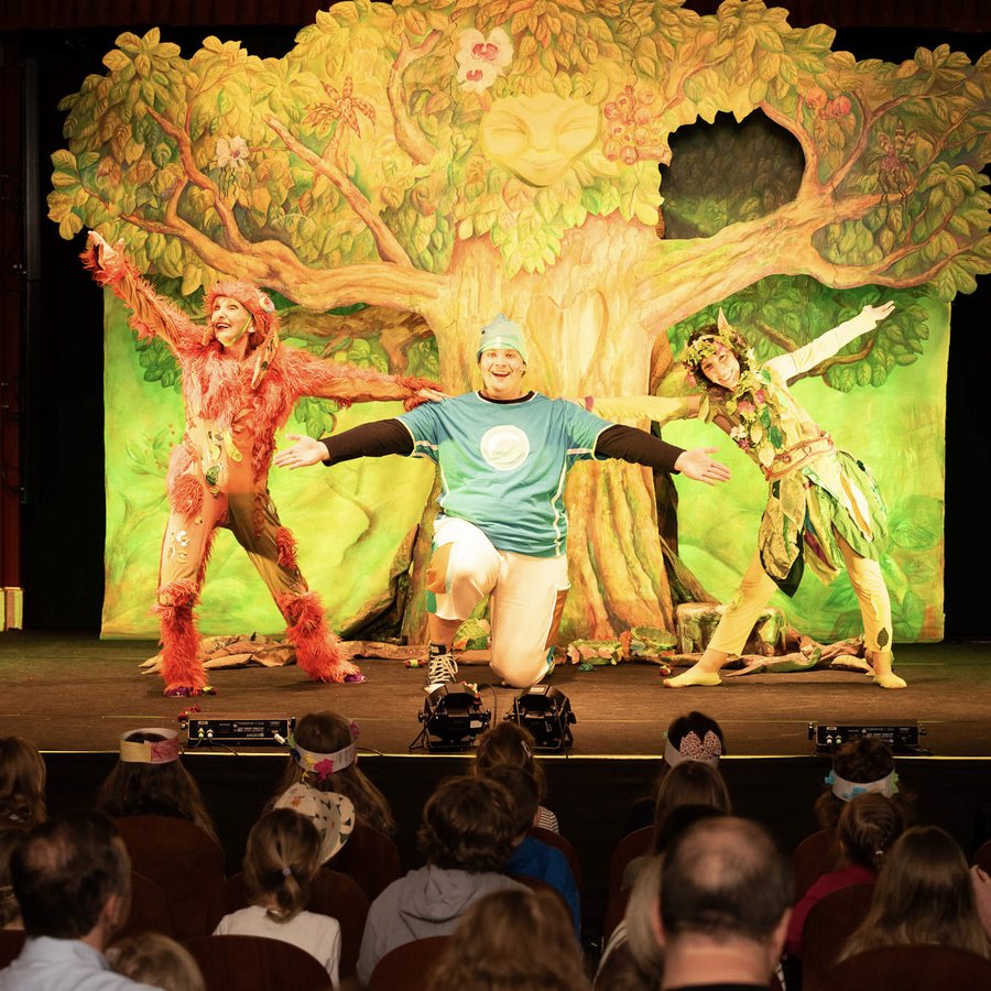 Ein ganz besonderer Tag – Nachricht vom Baum (Theater Heuschreck)