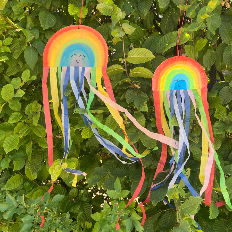 Bastel-Tipp: Bunter Regenbogen-Windfänger